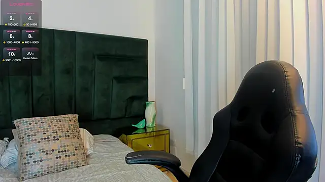 SaraWagner  online show from 11-29-25, 12:02