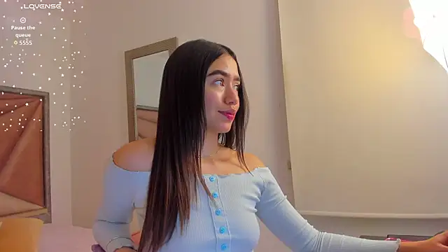 SaraWagner  online show from 06-11-26, 12:08