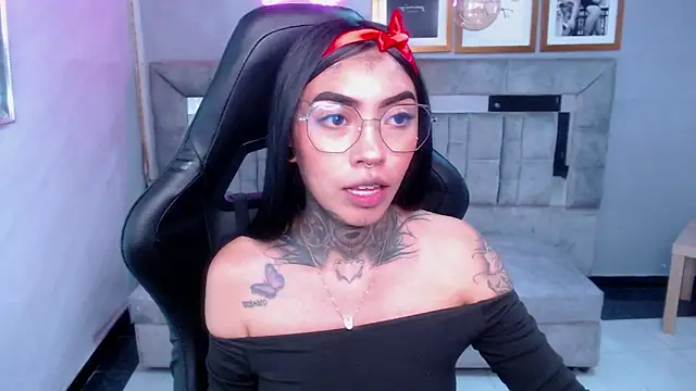 Ashley Blum v online show from 09-17-25, 07:37