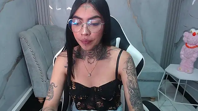 Ashley Blum v online show from 09-18-25, 07:38