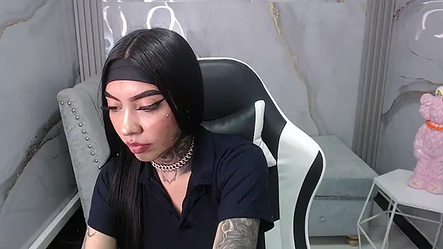 Ashley Blum v online show from 10-11-25, 08:07