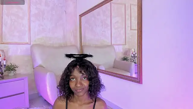 Snapshot of Keirahartz chatting on 10-24-25, 03:47 Keirahartz online show from 10-24-25, 03:47