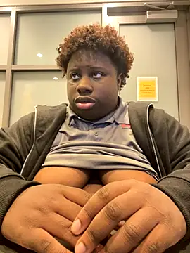 Snapshot of Breezylws chatting on 09-21-25, 08:38 Breezylws online show from 09-21-25, 08:38