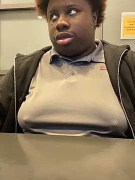 Snapshot of Breezylws chatting on 09-28-25, 06:52 Breezylws online show from 09-28-25, 06:52