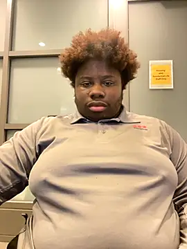 Snapshot of Breezylws chatting on 11-17-25, 08:42 Breezylws online show from 11-17-25, 08:42