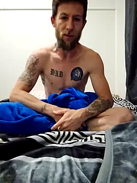 Snapshot of Couplesplay1 chatting on 09-11-25, 01:33 Couplesplay1 online show from 09-11-25, 01:33