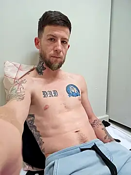 Snapshot of Couplesplay1 chatting on 09-24-25, 09:34 Couplesplay1 online show from 09-24-25, 09:34