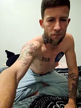 Snapshot of Couplesplay1 chatting on 09-28-25, 08:52 Couplesplay1 online show from 09-28-25, 08:52