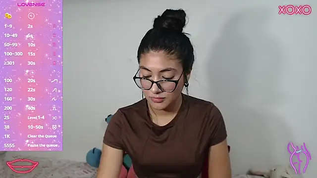 Snapshot of Allison_19__ chatting on 10-08-25, 08:01 Allison 19 online show from 10-08-25, 08:01