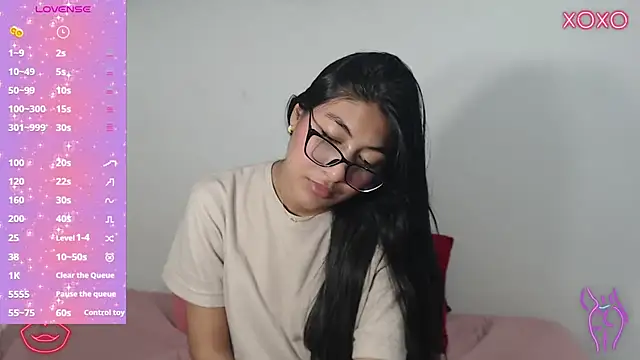 Snapshot of Allison_19__ chatting on 10-17-25, 08:50 Allison 19 online show from 10-17-25, 08:50