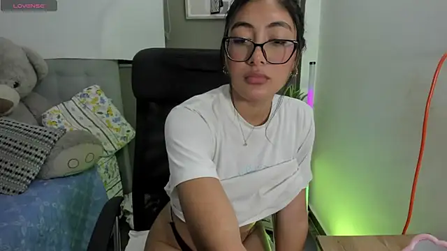 Allison 19   online show from 11-17-25, 11:21