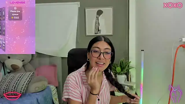 Allison 19   online show from 12-20-25, 02:18