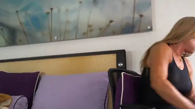 Snapshot of Mirianzapata_1 chatting on 05-28-26, 10:18 Mirianzapata 1 online show from 05-28-26, 10:18