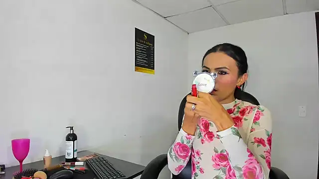 Aisha hotts777 online show from 12-20-25, 04:14