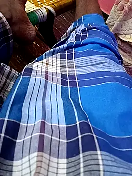 Snapshot of dolphiinn chatting on 10-15-25, 02:28 dolphiinn online show from 10-15-25, 02:28