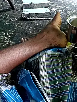 Snapshot of dolphiinn chatting on 10-21-25, 05:41 dolphiinn online show from 10-21-25, 05:41