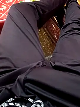 Snapshot of dolphiinn chatting on 11-08-25, 01:44 dolphiinn online show from 11-08-25, 01:44