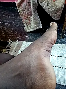 Snapshot of dolphiinn chatting on 11-24-25, 01:05 dolphiinn online show from 11-24-25, 01:05