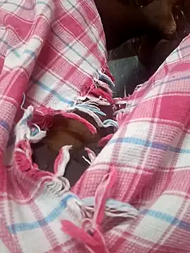 Snapshot of dolphiinn chatting on 11-25-25, 01:44 dolphiinn online show from 11-25-25, 01:44