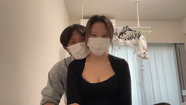 Snapshot of reon_reonreon chatting on 11-18-25, 05:01 reon reonreon online show from 11-18-25, 05:01