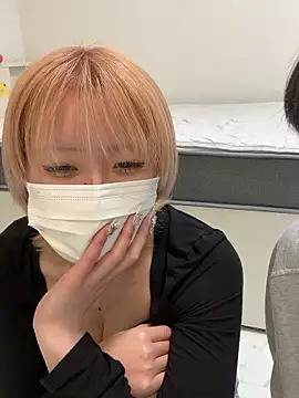 Snapshot of reon_reonreon chatting on 12-15-25, 05:12 reon reonreon online show from 12-15-25, 05:12