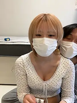 Snapshot of reon_reonreon chatting on 12-18-25, 05:24 reon reonreon online show from 12-18-25, 05:24