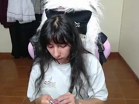 ScarlettShirahoshi online show from 12-18-25, 11:33