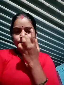 Snapshot of Mohini-xx chatting on 10-13-25, 11:38 Mohini-xx online show from 10-13-25, 11:38