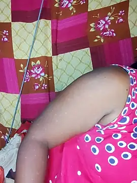 Snapshot of Hot-Show2 chatting on 10-19-25, 04:18 Hot-Show2 online show from 10-19-25, 04:18