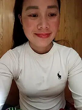 Snapshot of LyyChac chatting on 12-13-25, 10:04 LyyChac online show from 12-13-25, 10:04