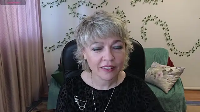 Snapshot of Rosette_Pricky chatting on 05-17-26, 01:18 Rosette Pricky online show from 05-17-26, 01:18
