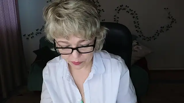 Snapshot of Rosette_Pricky chatting on 06-03-26, 02:33 Rosette Pricky online show from 06-03-26, 02:33