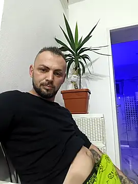 Snapshot of papichulo0099 chatting on 12-21-25, 04:41 papichulo0099 online show from 12-21-25, 04:41