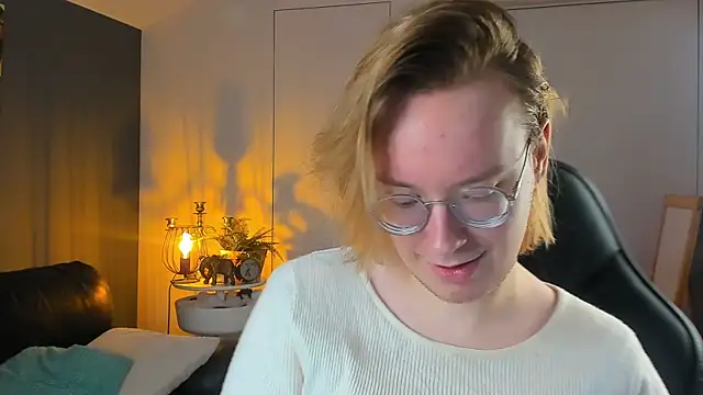 Snapshot of Amanda_Butlerr chatting on 10-18-25, 10:05 Amanda Butlerr online show from 10-18-25, 10:05