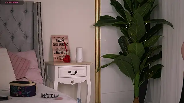 RebeccaRese online show from 04-03-26, 08:56