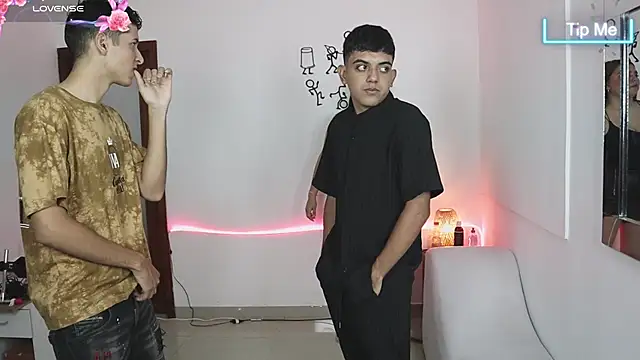 Snapshot of wilbert_hot01 chatting on 10-04-25, 07:34 wilbert hot01 online show from 10-04-25, 07:34