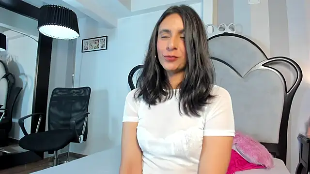 MiaAmore  online show from 06-19-26, 04:44
