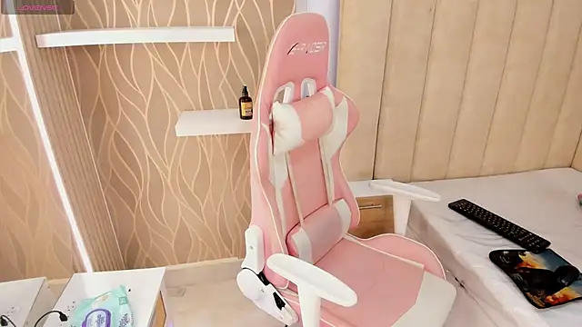 Snapshot of abby_swith41 chatting on 11-11-25, 12:49 abby swith41 online show from 11-11-25, 12:49