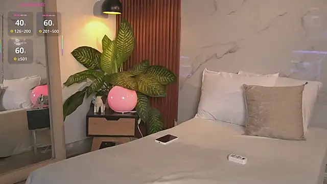 SophieCollins 1 online show from 04-24-26, 11:45