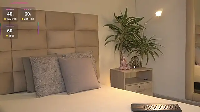 Snapshot of SophieCollins_1 chatting on 05-08-26, 11:48 SophieCollins 1 online show from 05-08-26, 11:48