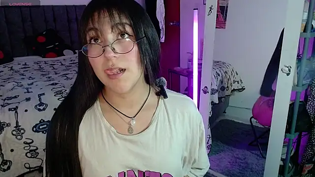 Snapshot of lilitth777 chatting on 02-05-26, 12:04 lilitth777 online show from 02-05-26, 12:04