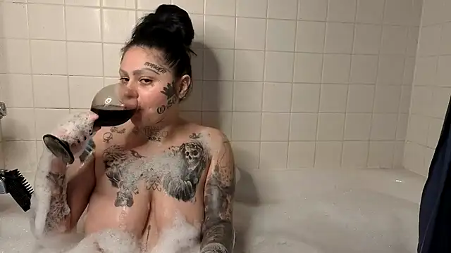 Snapshot of chicanachic13 chatting on 11-02-25, 07:33 chicanachic13 online show from 11-02-25, 07:33