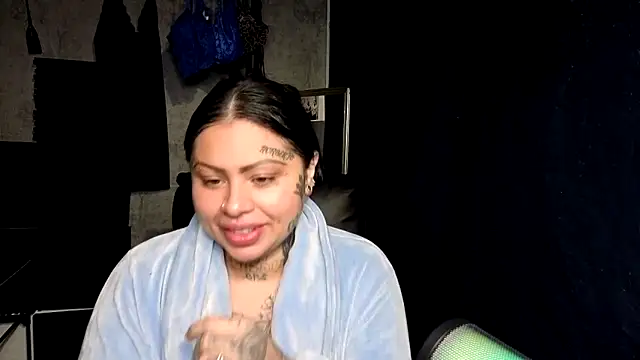 Snapshot of chicanachic13 chatting on 11-23-25, 02:44 chicanachic13 online show from 11-23-25, 02:44