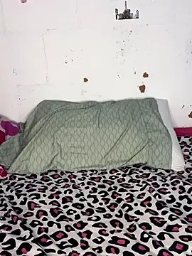 mily 09 online show from 10-21-25, 03:24