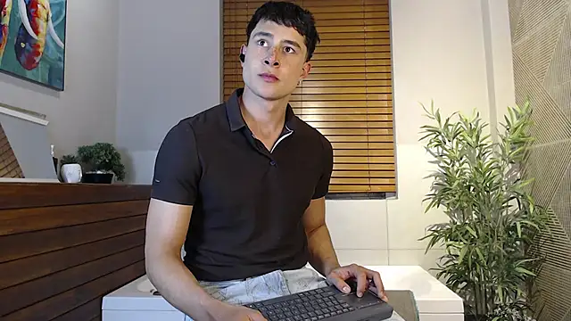 AustinJones  online show from 04-10-26, 07:07