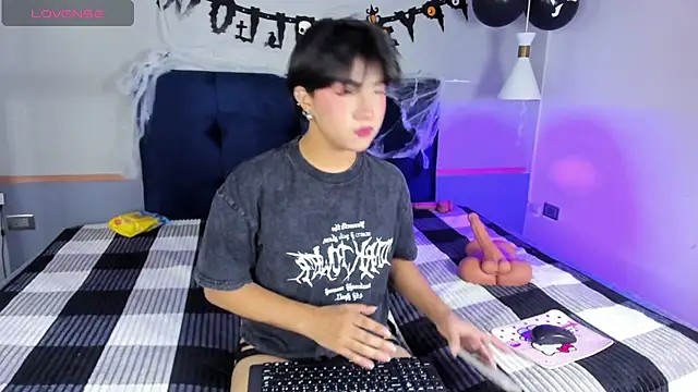 Creamy Angelo online show from 10-18-25, 09:15