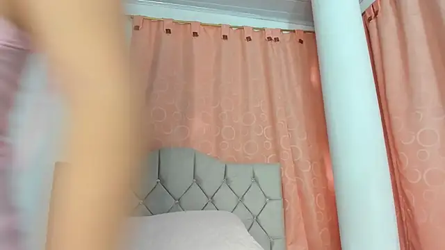 Snapshot of your_melany chatting on 09-22-25, 05:04 your melany online show from 09-22-25, 05:04