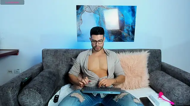 Snapshot of ZarekFox chatting on 11-10-25, 07:13 ZarekFox online show from 11-10-25, 07:13