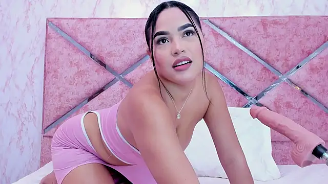 Snapshot of HOT_EMIILY_ chatting on 10-20-25, 11:32 HOT EMIILY online show from 10-20-25, 11:32