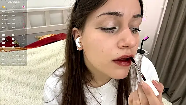 Snapshot of RachaelJuntunen chatting on 09-18-25, 07:32 RachaelJuntunen online show from 09-18-25, 07:32